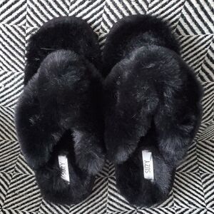 Suzy Shier Black Furry Women’s Slippers – Cozy Home Footwear
